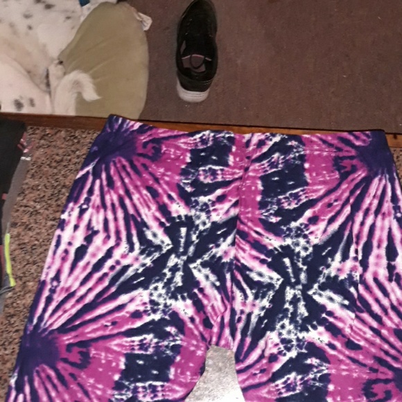 Brand New Women's Tie Dye Legging Shorts - Picture 2 of 3
